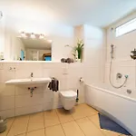 3-zi-fewo Brigantine 33 By Seeblick Ferien Oro, Wasserblick,sauna شقة